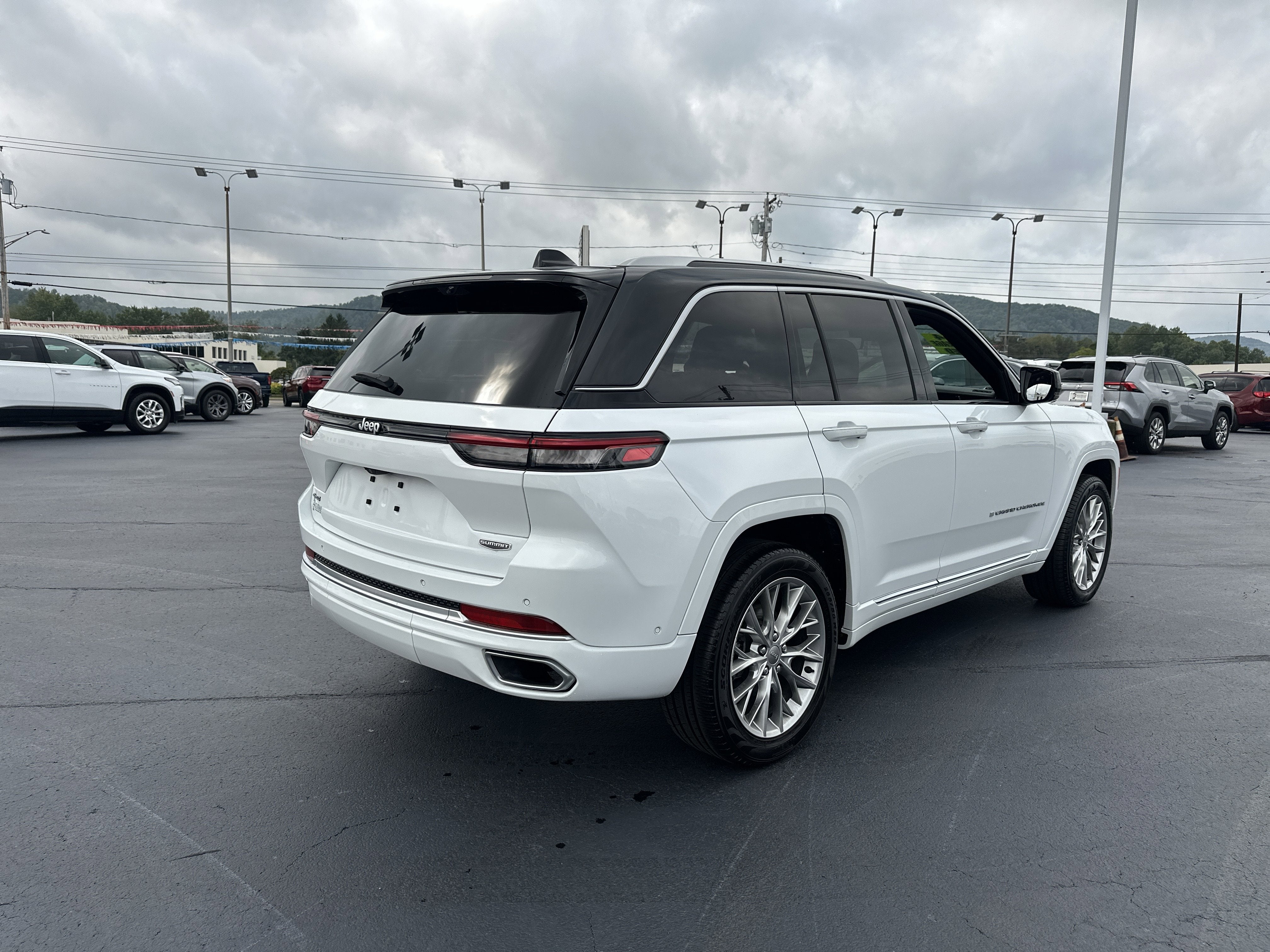 2023 Jeep Grand Cherokee Summit