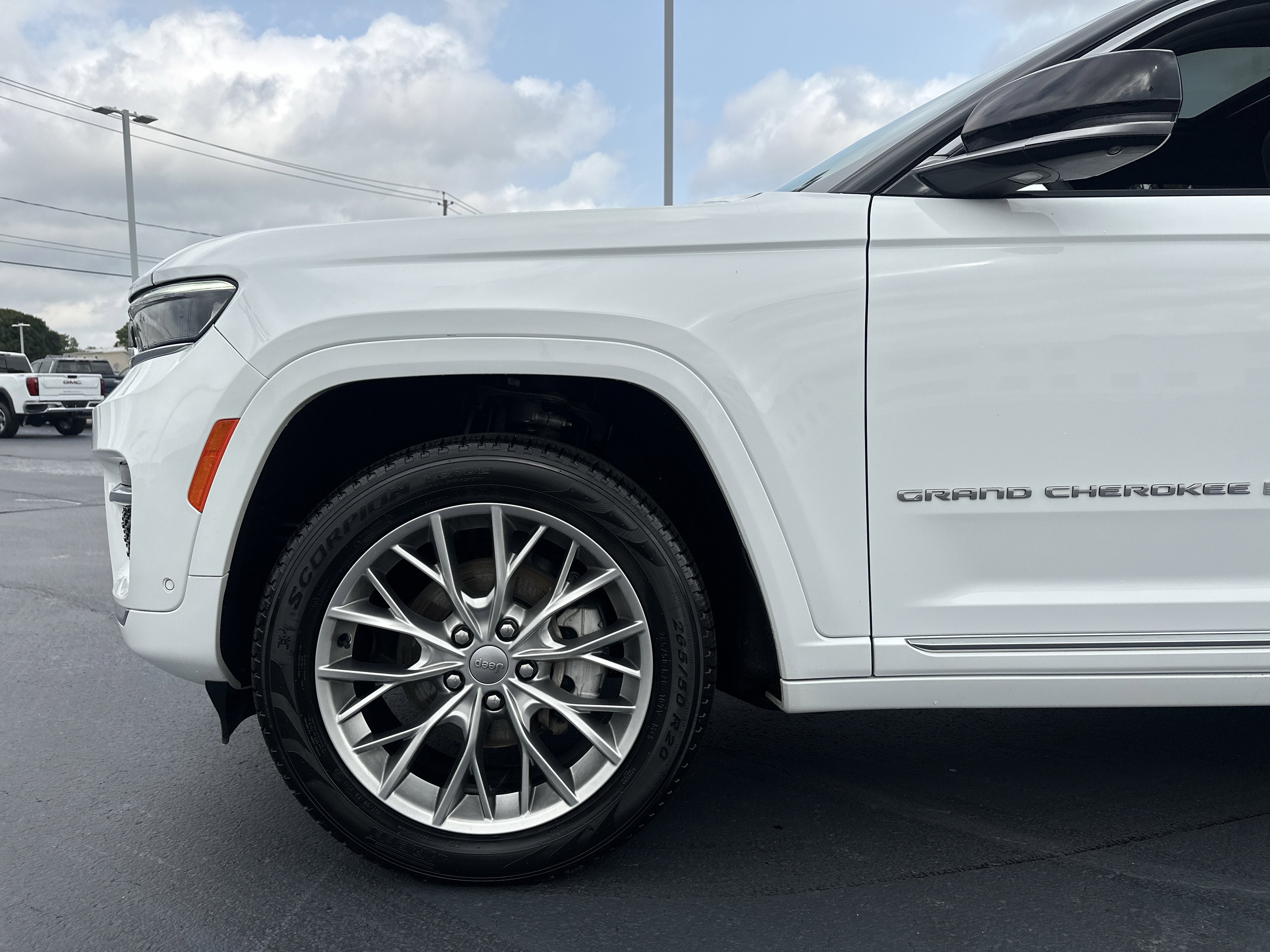 2023 Jeep Grand Cherokee Summit