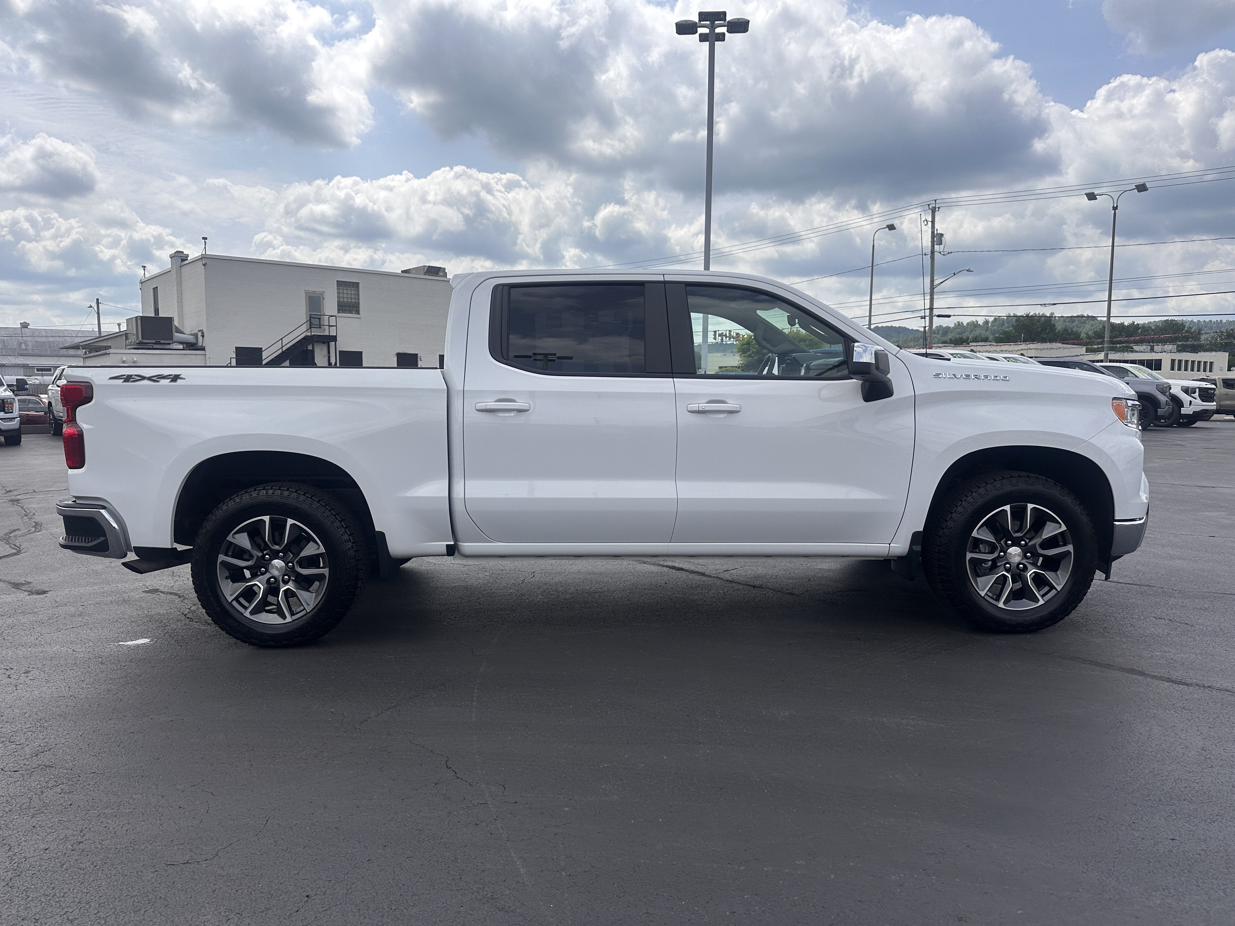 2023 Chevrolet Silverado 1500 LT (2FL)