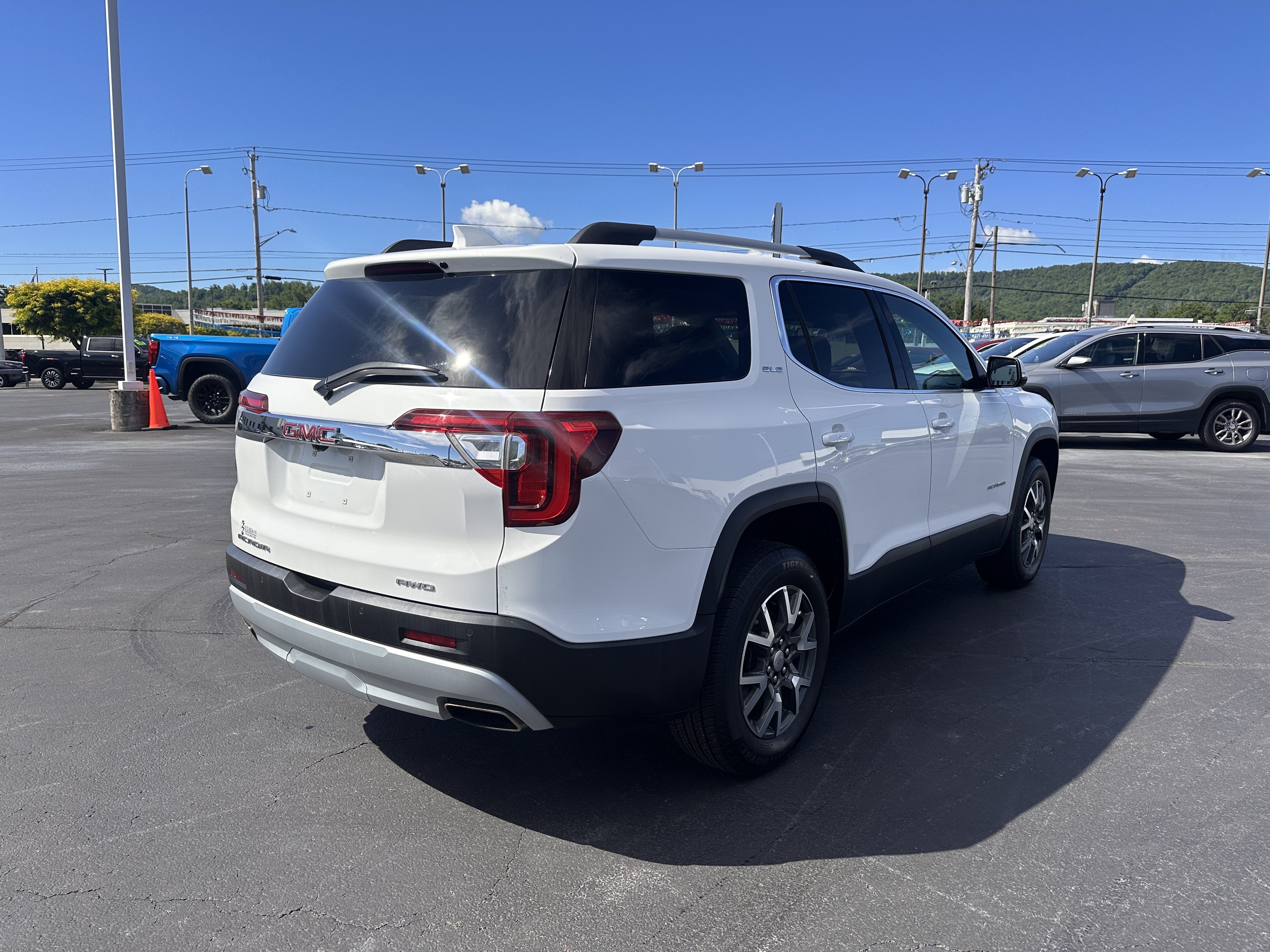 2022 GMC Acadia SLE