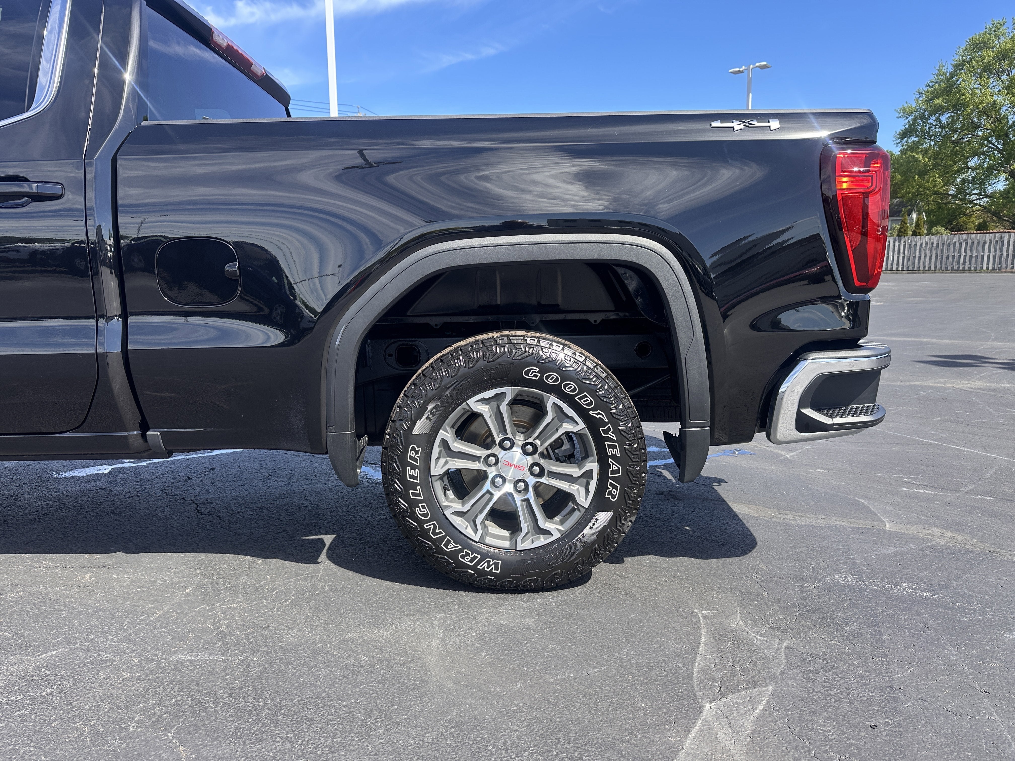 2023 GMC Sierra 1500 SLE