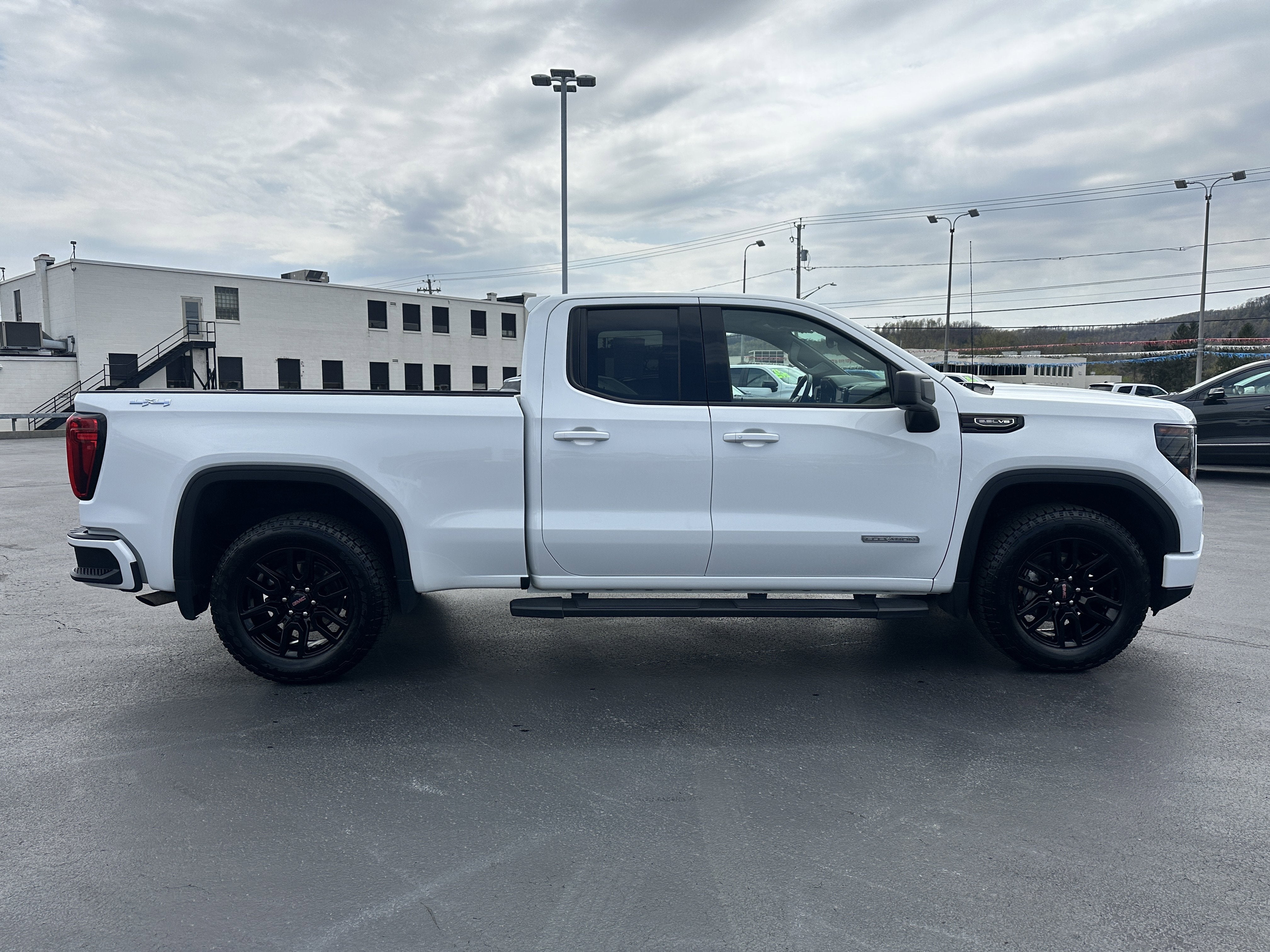 2025 GMC Sierra 1500 Elevation