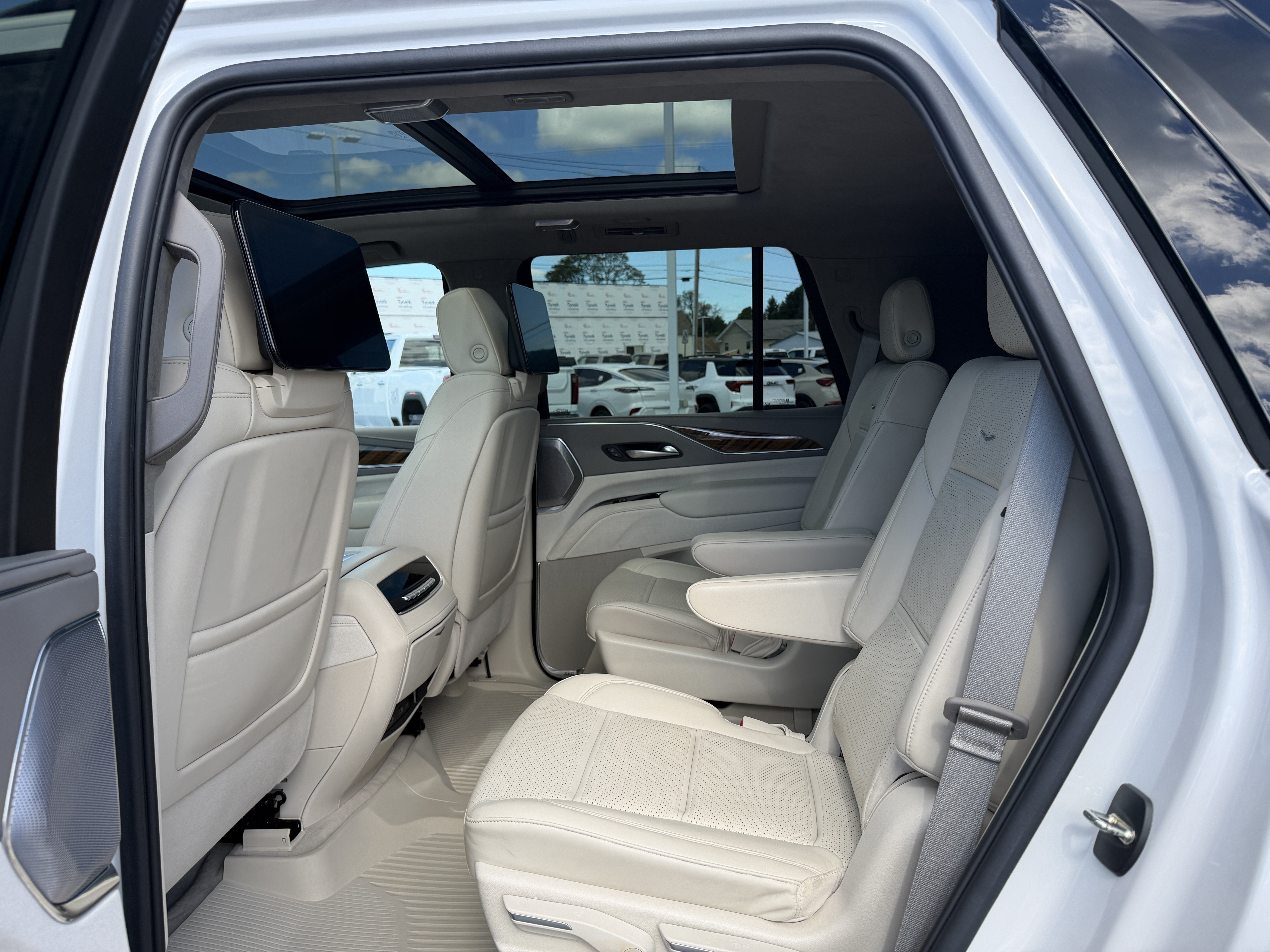 2023 Cadillac Escalade 4WD Sport Platinum