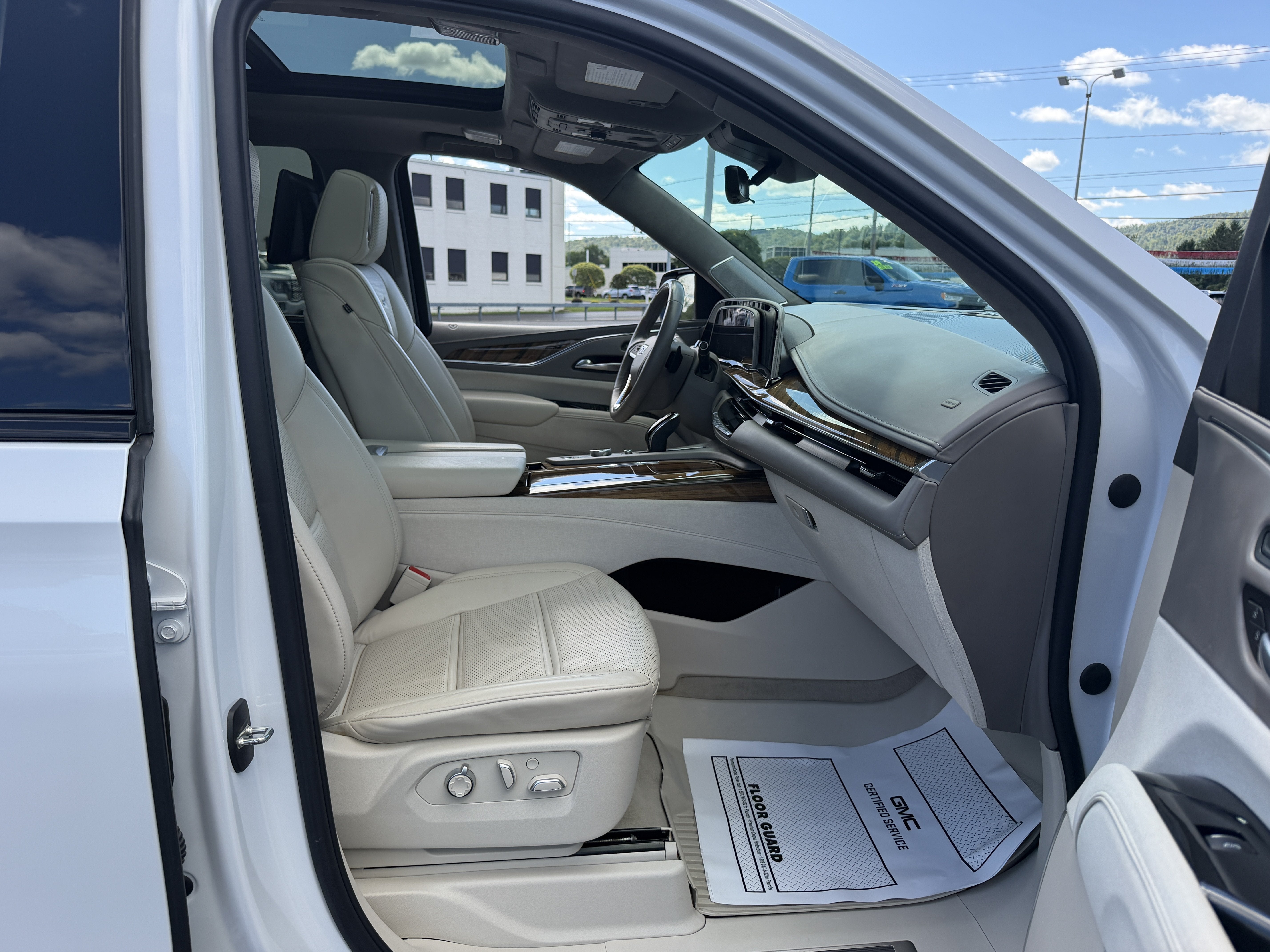2023 Cadillac Escalade 4WD Sport Platinum
