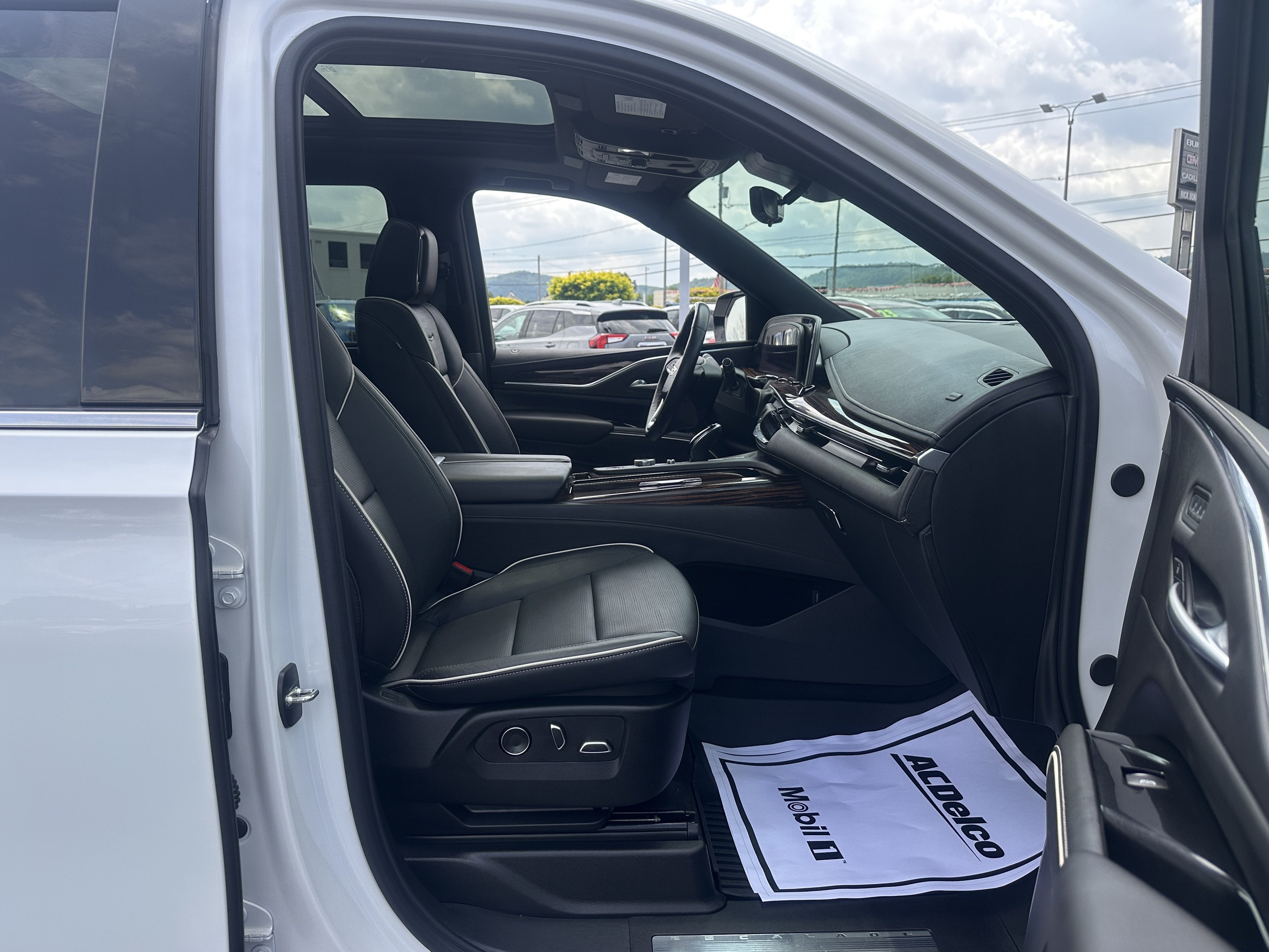 2023 Cadillac Escalade ESV Premium Luxury