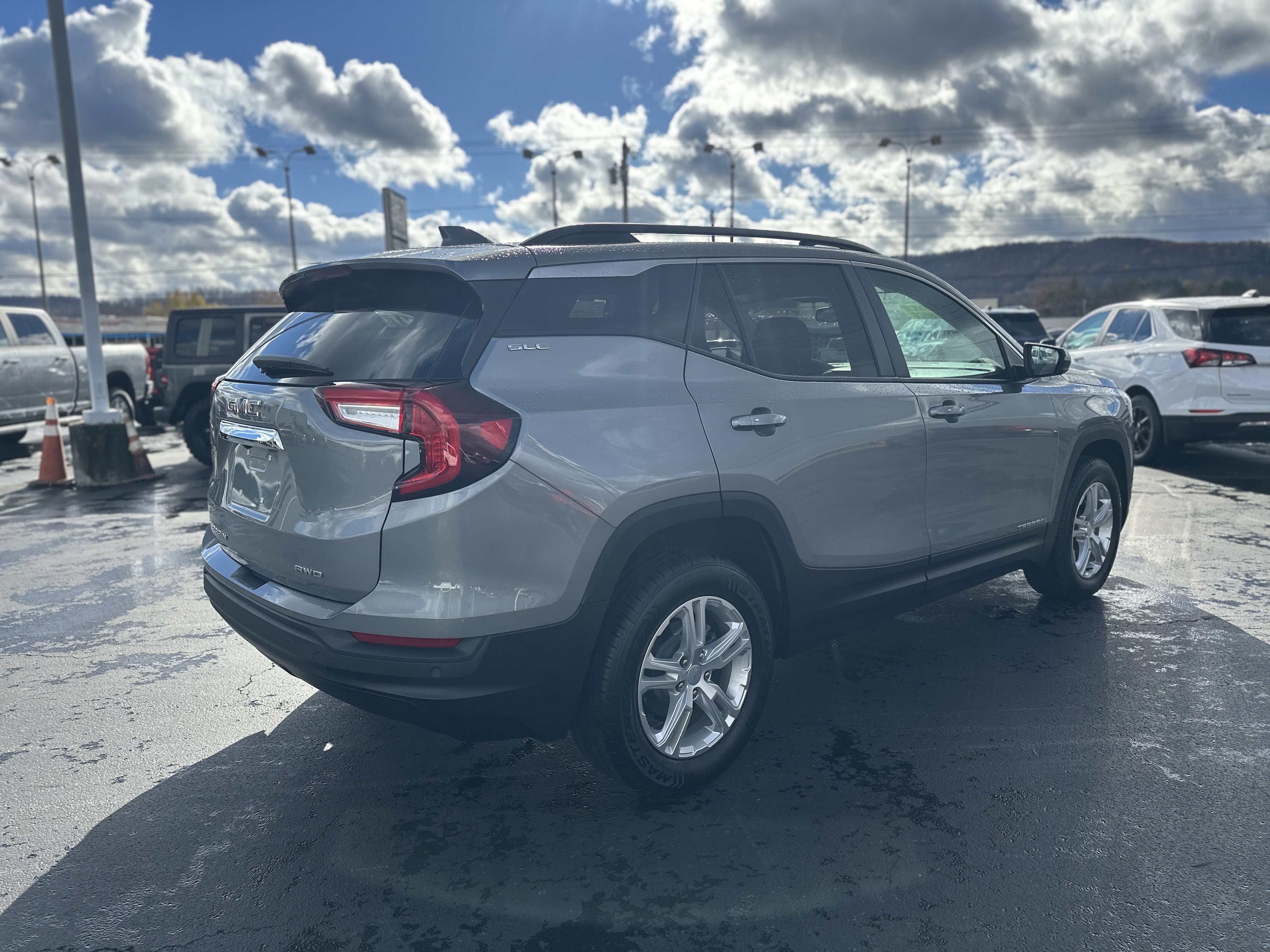2023 GMC Terrain SLE