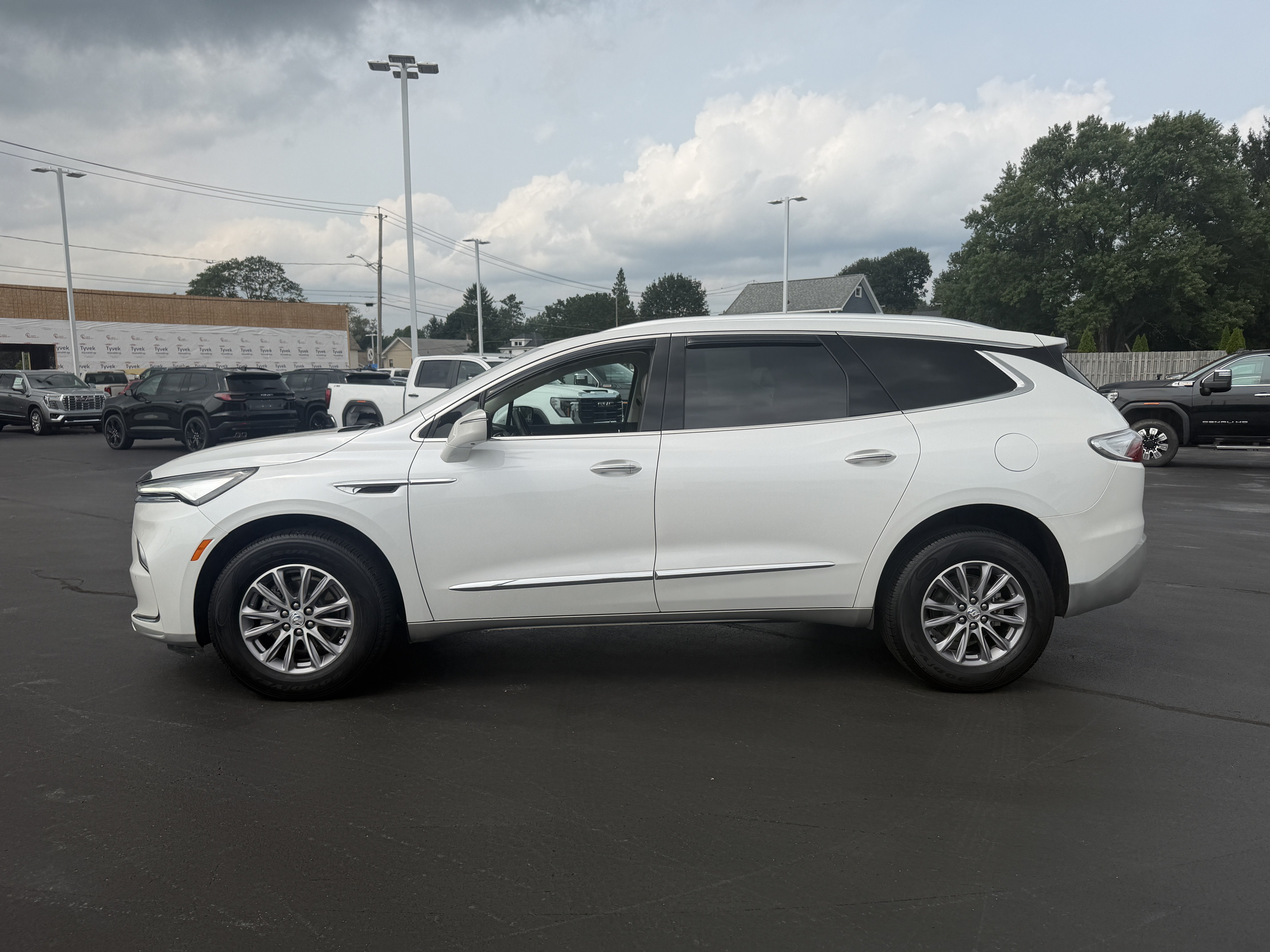 2023 Buick Enclave Essence